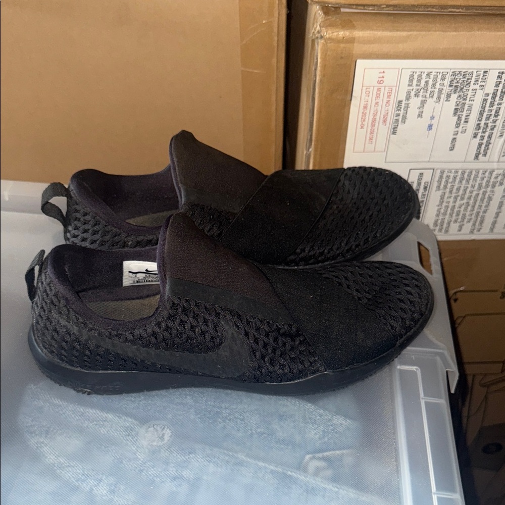 Nike Free Connect Black Slip-On Sneakers